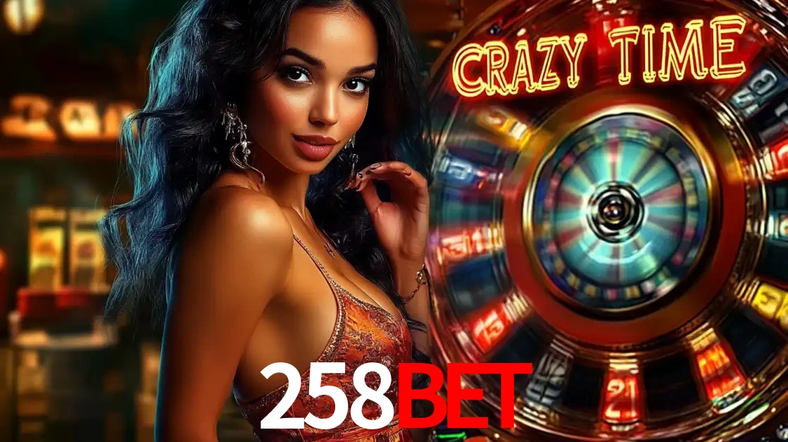Mulher elegante ao lado da vibrante roda da fortuna do jogo de cassino ao vivo Crazy Time, um dos game shows mais populares e cheios de prêmios do 258bet.